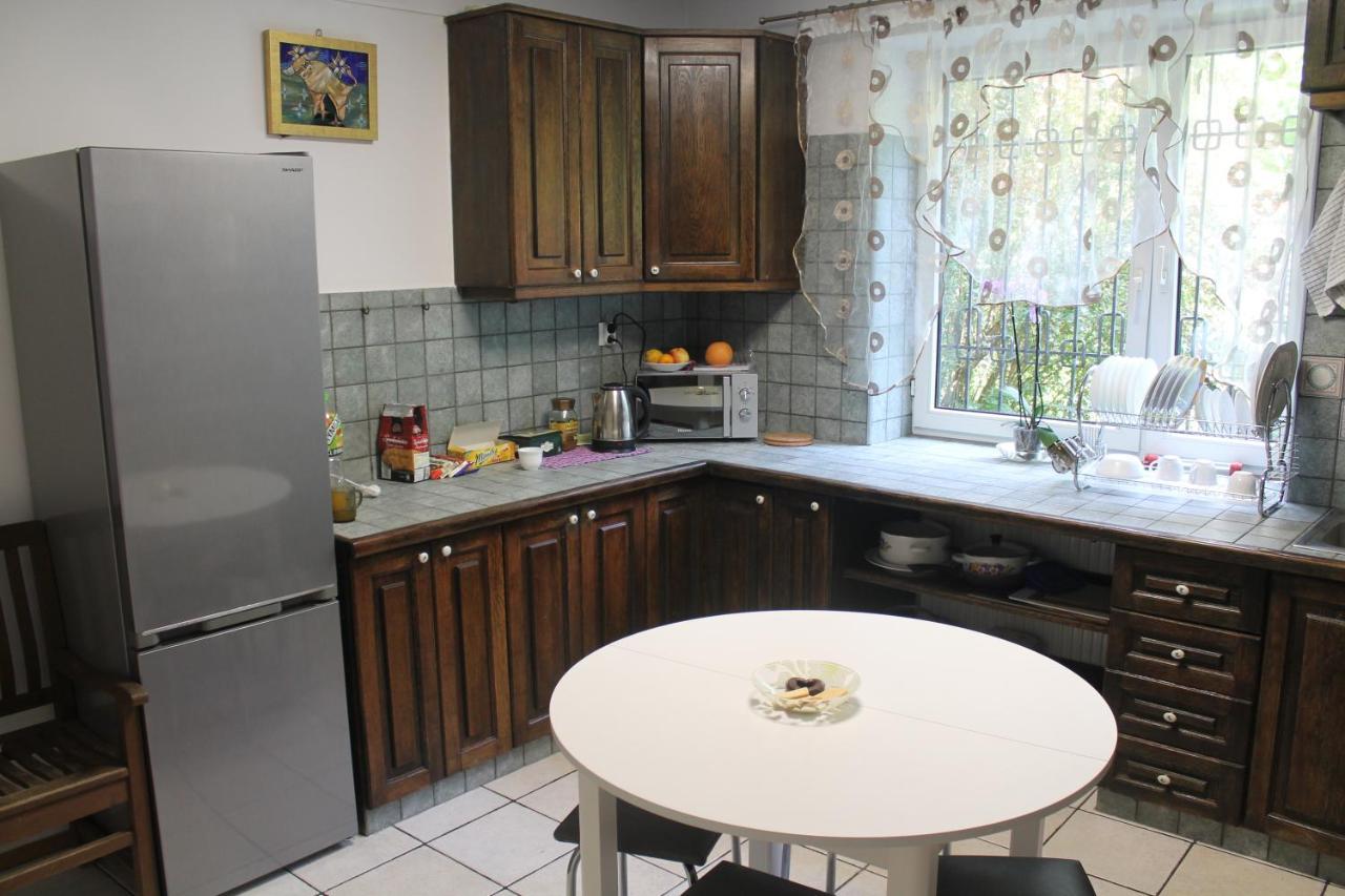 Saska Ochota Forest Guest House Варшава Экстерьер фото