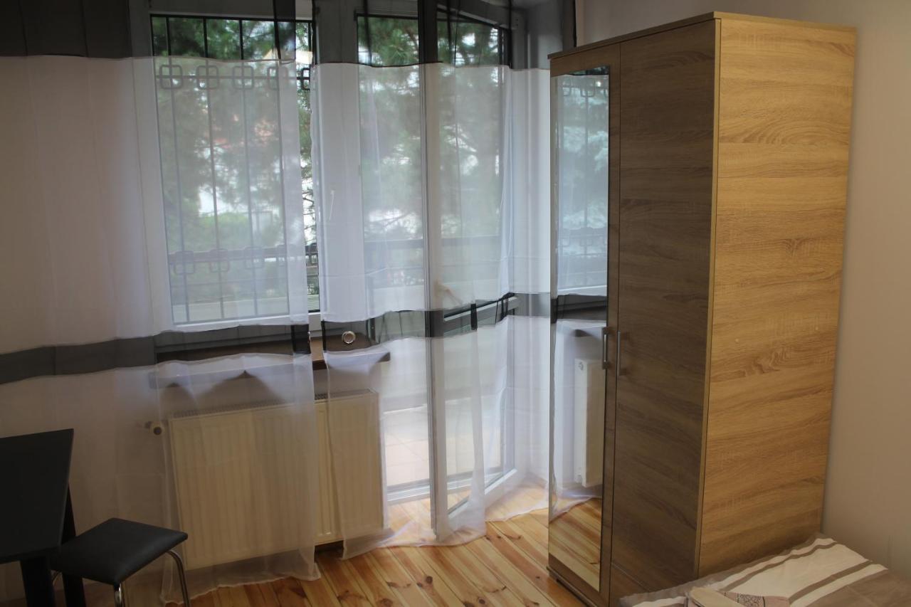 Saska Ochota Forest Guest House Варшава Экстерьер фото