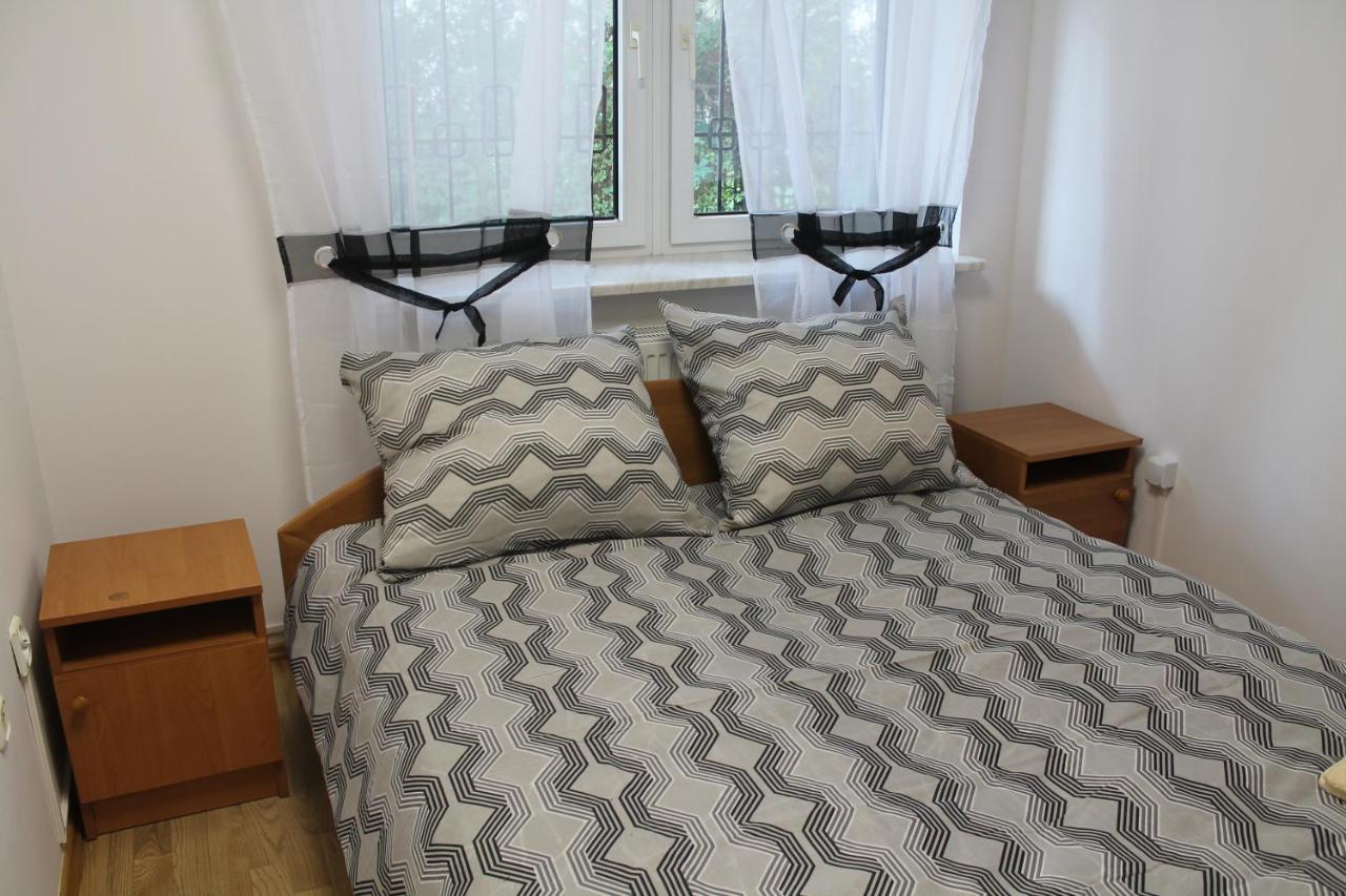 Saska Ochota Forest Guest House Варшава Экстерьер фото