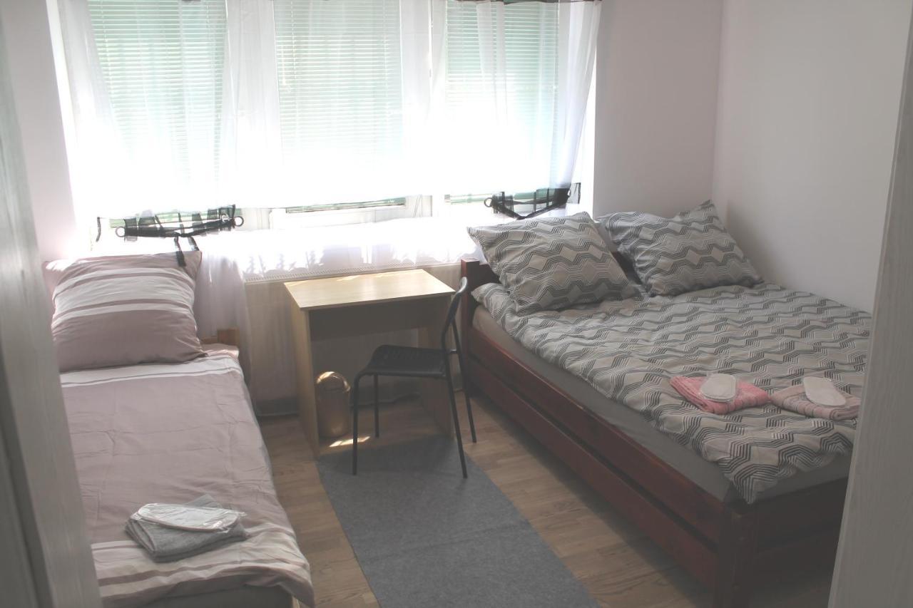 Saska Ochota Forest Guest House Варшава Экстерьер фото